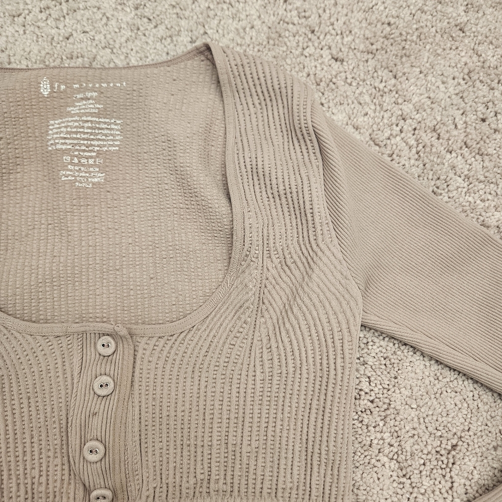 Free People Movement Henley top cropped fitted Long Sleeve XS/S Womens Juniors